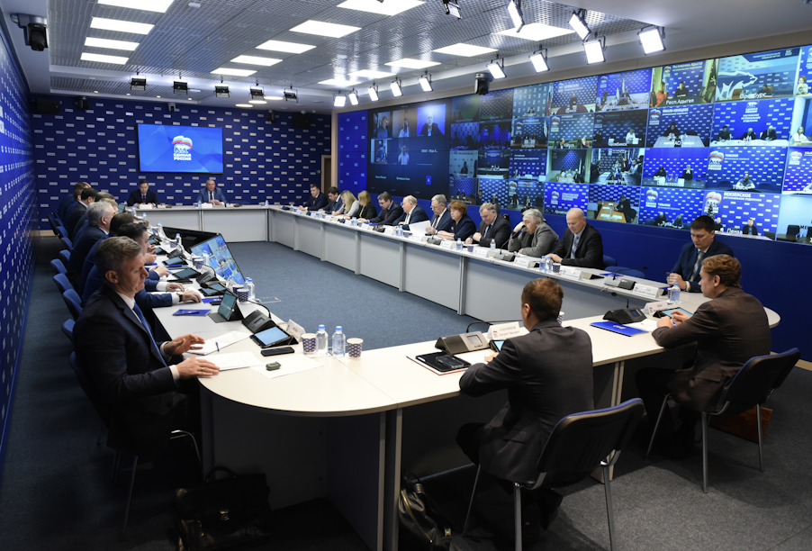 На заседании общественного совета федерального партийного проекта «Безопасные дороги» обсудили реализацию дорожного нацпроекта